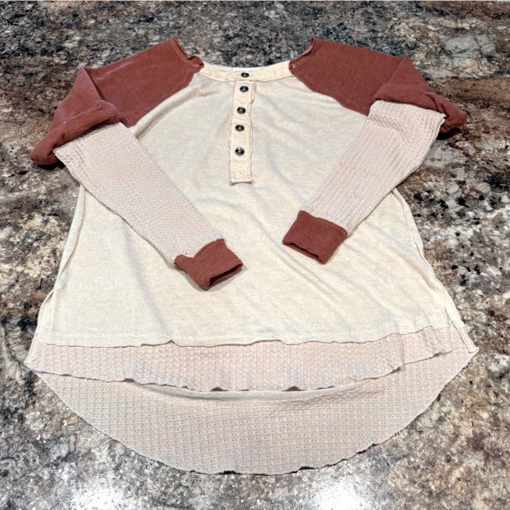 Women’s Gilded Intent shirt